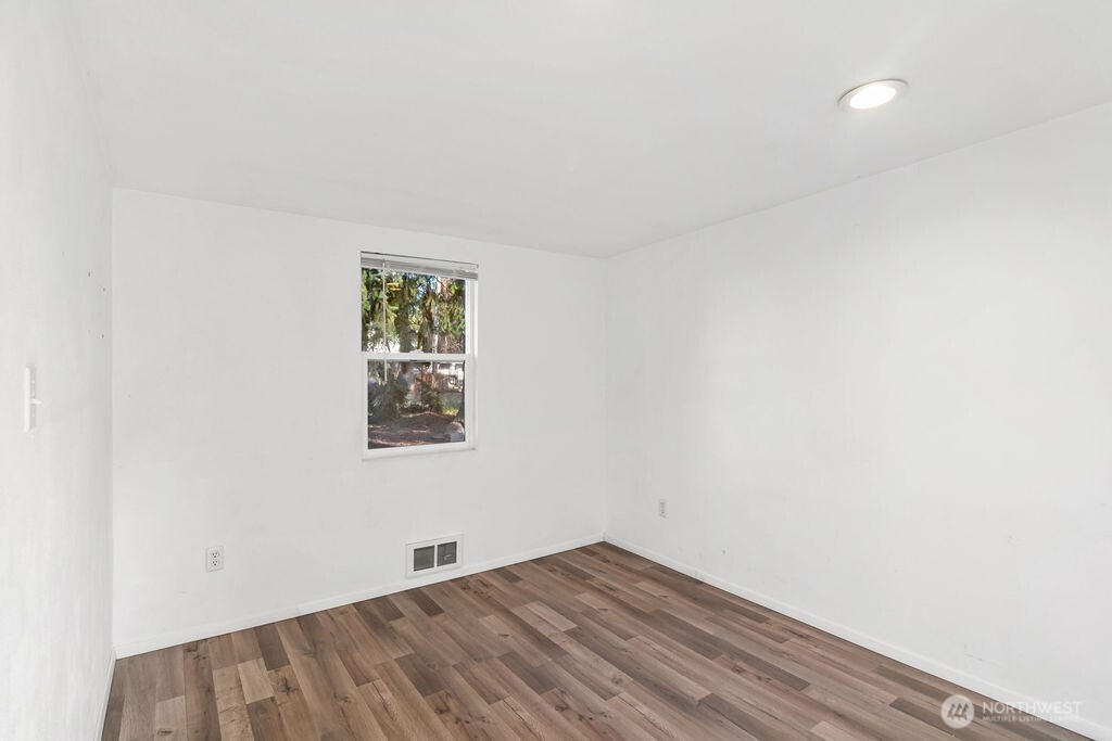 107 East Section Street Mount Vernon, WA 98273 - Photo 15 of 17