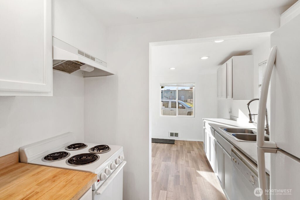 107 East Section Street Mount Vernon, WA 98273 - Photo 10 of 17