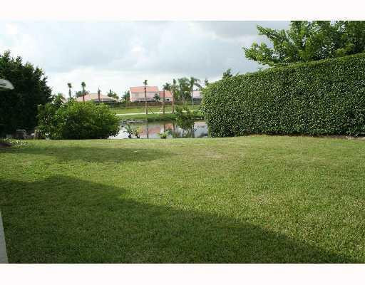 9566 Saddlebrook Drive Boca Raton, FL 33496 - Photo 11 of 12 Yard/Garden