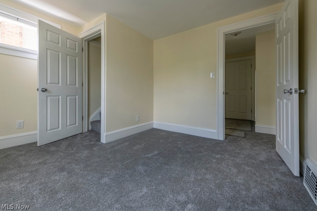 1048 Elbon Road Cleveland, OH 44121 - Photo 19 of 32