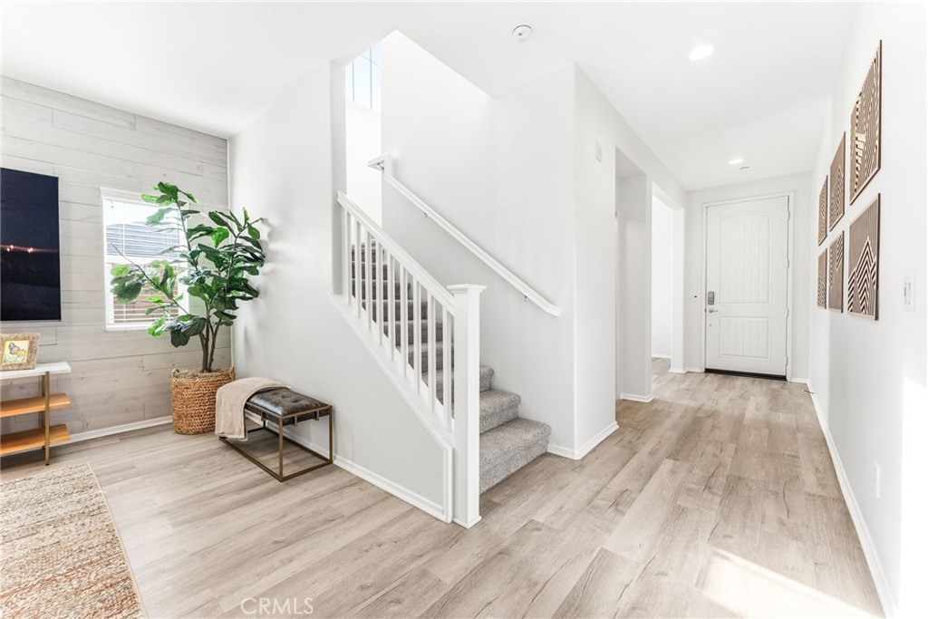 205 Windsor Grey Way Fallbrook, CA 92028 - Photo 17 of 43 Light and bright entry