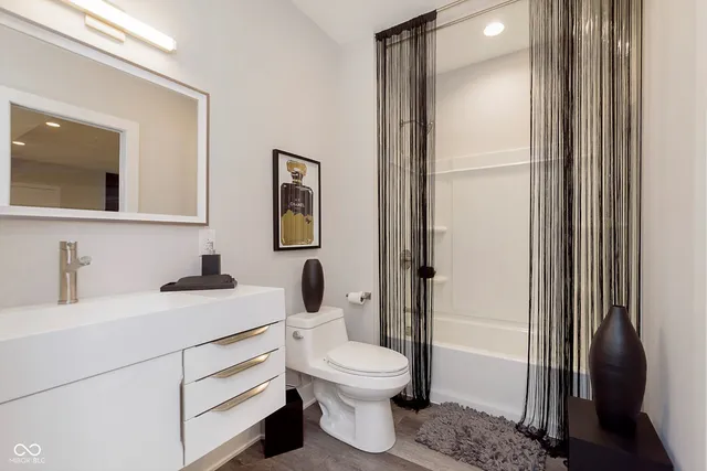 $5,900 | 429 West 86th Street, Indianapolis, IN 46260