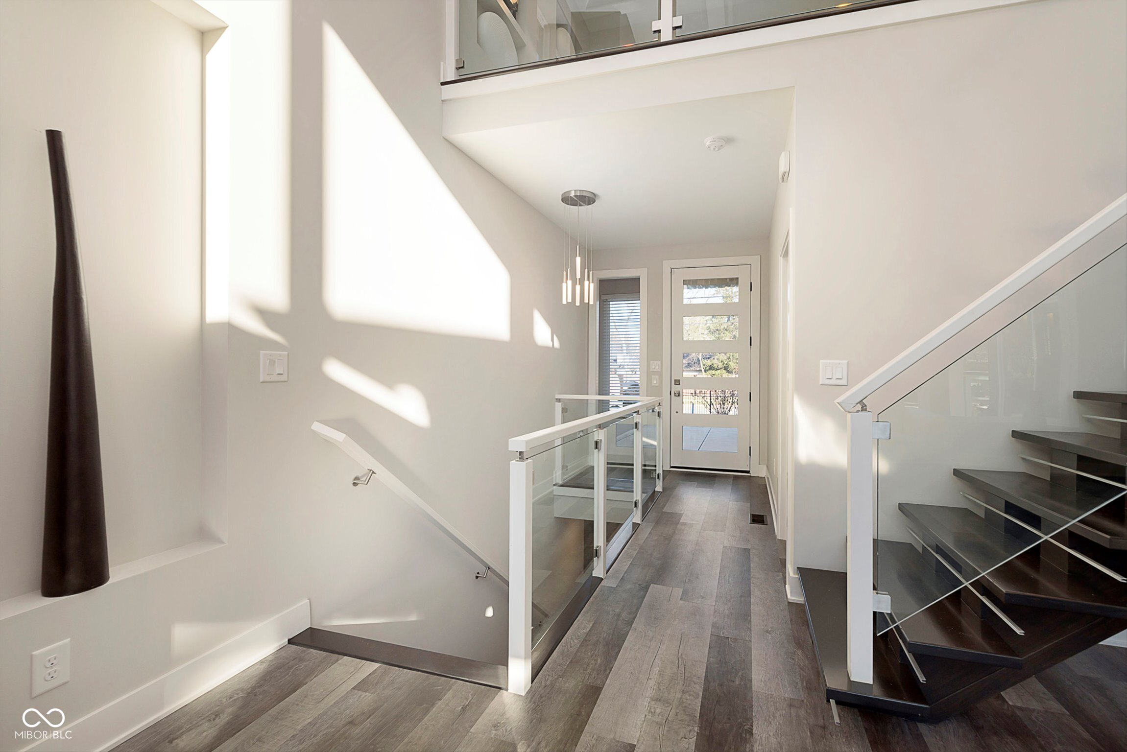 429 West 86th Street Indianapolis, IN 46260 - Photo 3 of 34