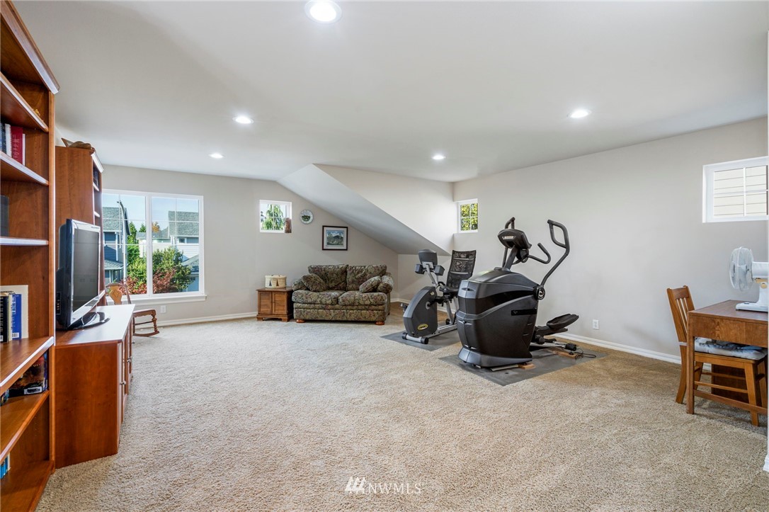 4613 Northeast 2nd Street Renton, WA 98059 - Photo 17 of 27