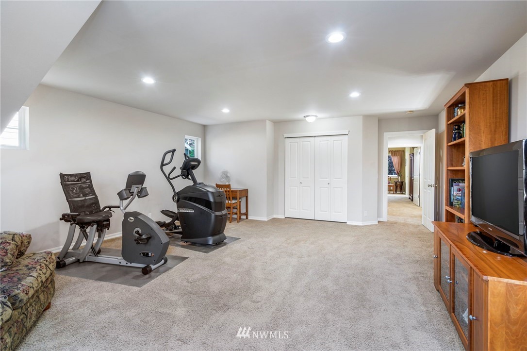 4613 Northeast 2nd Street Renton, WA 98059 - Photo 18 of 27