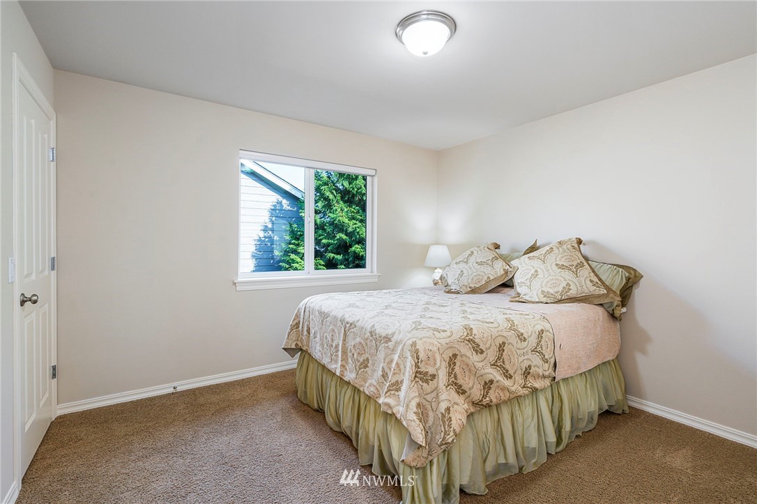 4613 Northeast 2nd Street Renton, WA 98059 - Photo 20 of 27