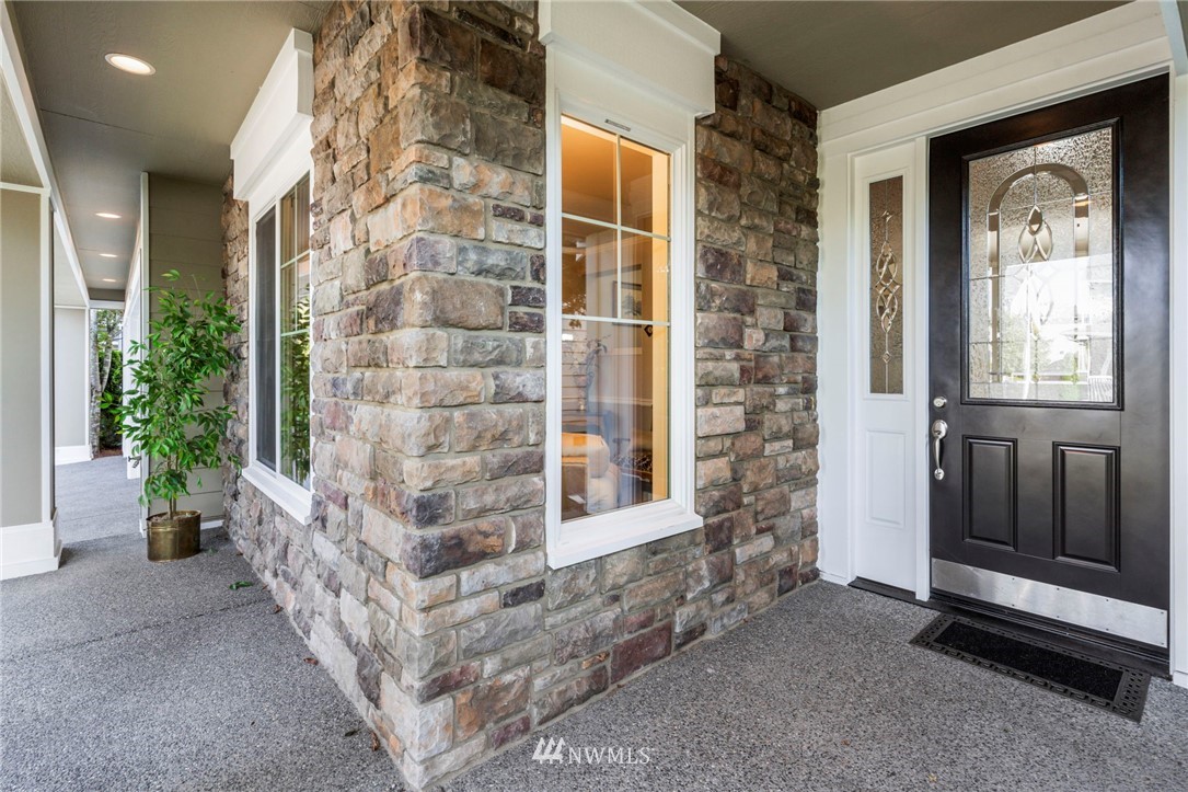 4613 Northeast 2nd Street Renton, WA 98059 - Photo 3 of 27