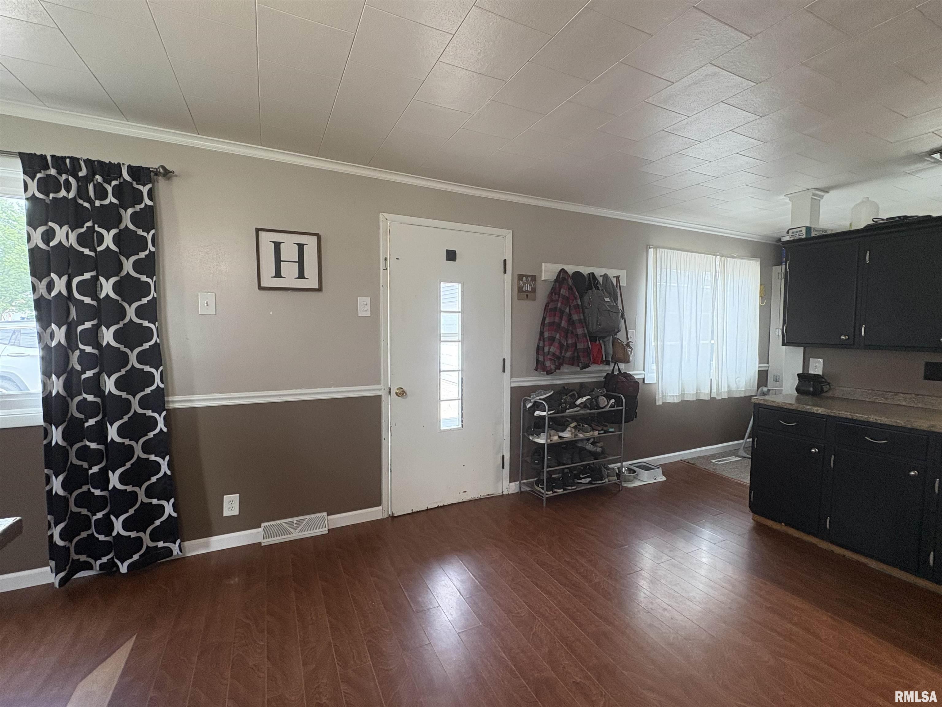 304 9th Avenue Fulton, IL 61252 - Photo 3 of 24 Gallery Image 3