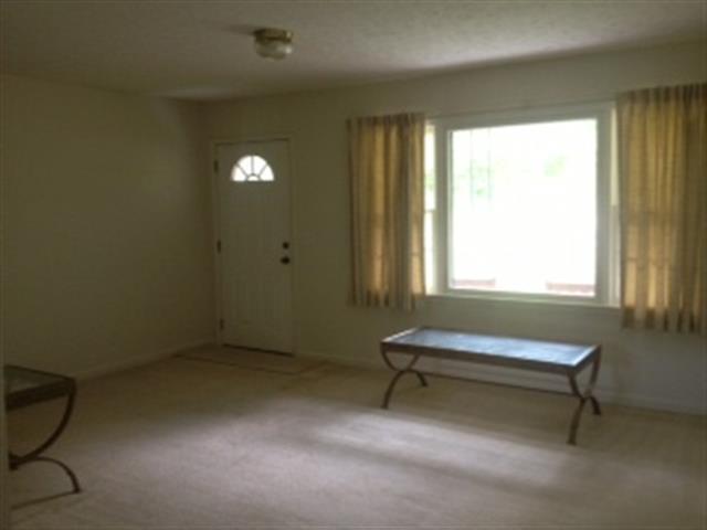 134 Carlisle Road Dover, TN 37058 - Photo 6 of 10 Large living room with extra space for oversized furniture.