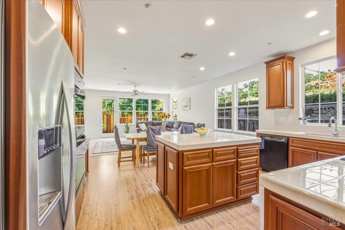 214 Ranch Court Novato, CA 94945 - Photo 9 of 41