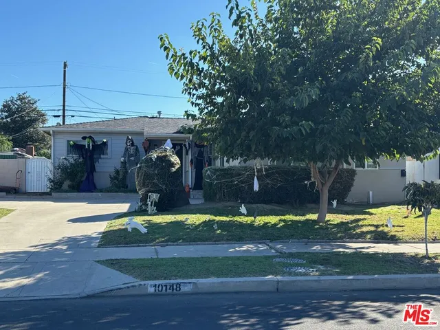 a view of a house with yard and sitting area