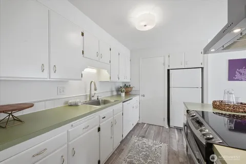 $495,000 | 914 6th Avenue North, Unit 201, Seattle, WA 98109