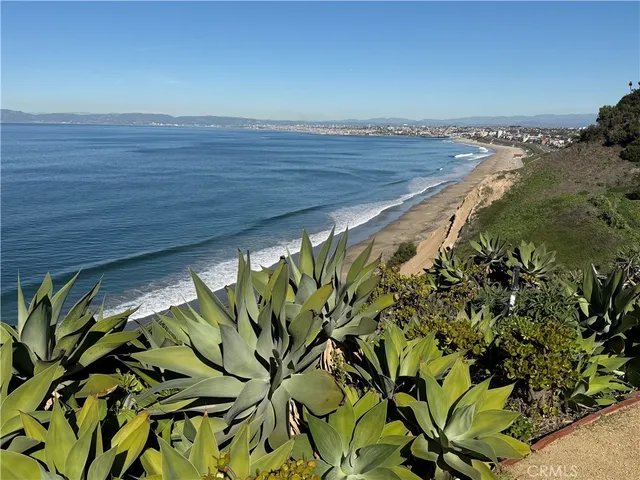 $4,900 | 639 Paseo De La Playa, Unit 104, Redondo Beach, CA 90277