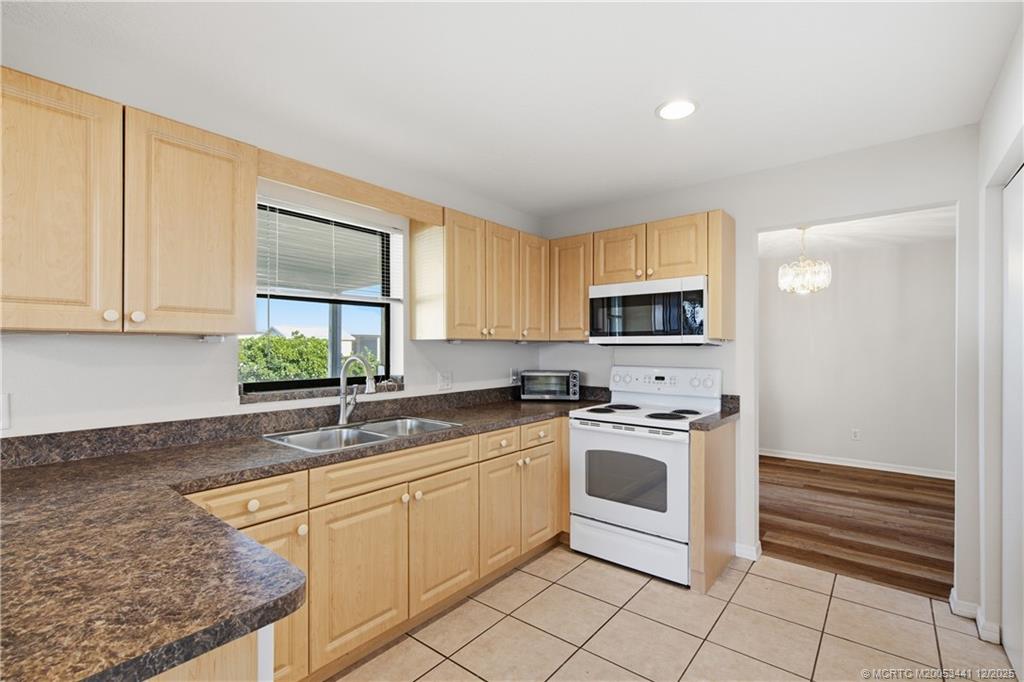 4665 Southeast Manatee Terrace Stuart, FL 34997 - Photo 18 of 36