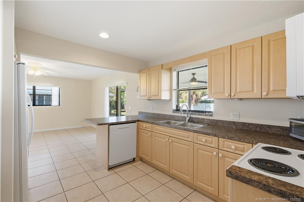 4665 Southeast Manatee Terrace Stuart, FL 34997 - Photo 19 of 36