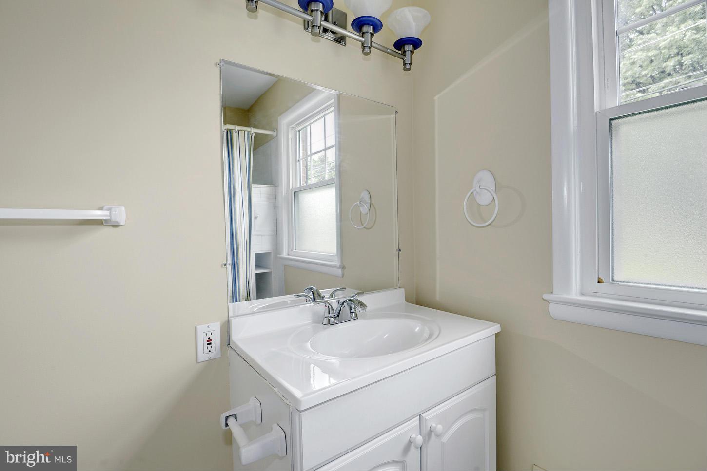 706 Lanark Way Silver Spring, MD 20901 - Photo 11 of 30 Bath