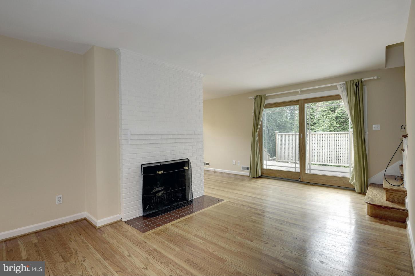 706 Lanark Way Silver Spring, MD 20901 - Photo 3 of 30 Living Room