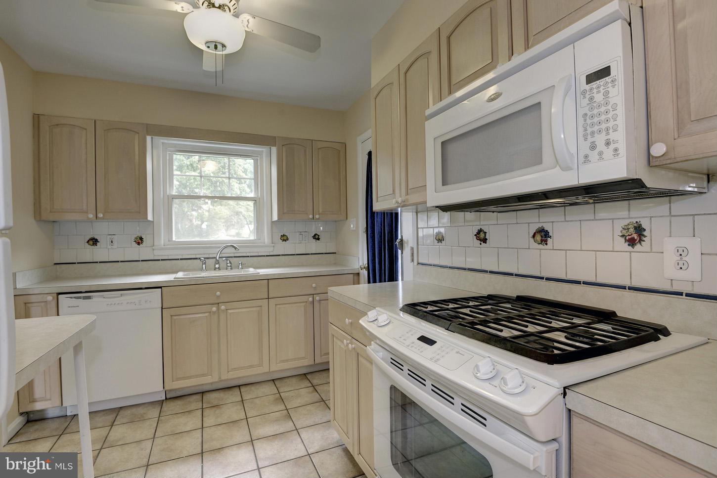 706 Lanark Way Silver Spring, MD 20901 - Photo 7 of 30 Kitchen