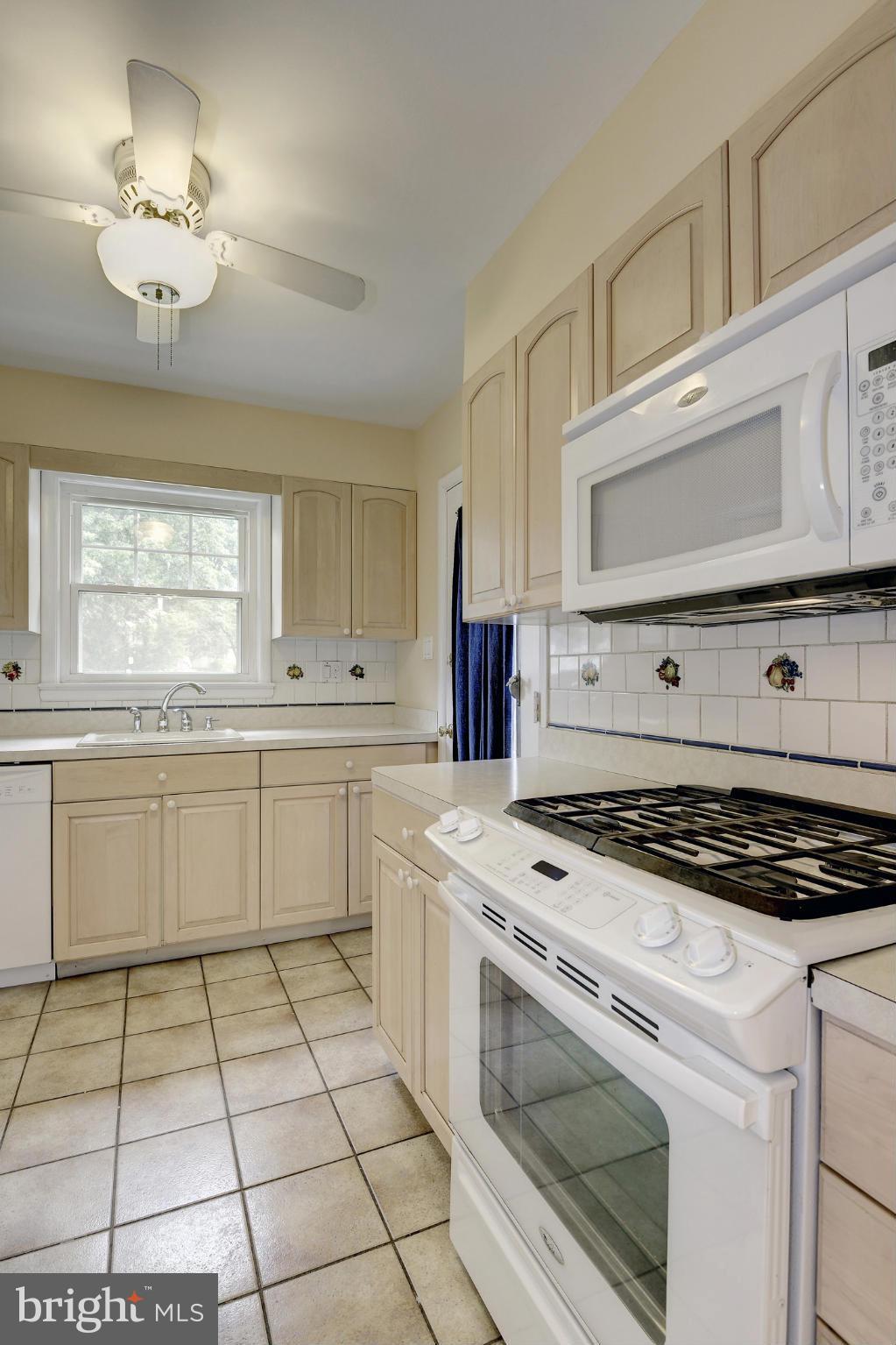 706 Lanark Way Silver Spring, MD 20901 - Photo 8 of 30 Kitchen