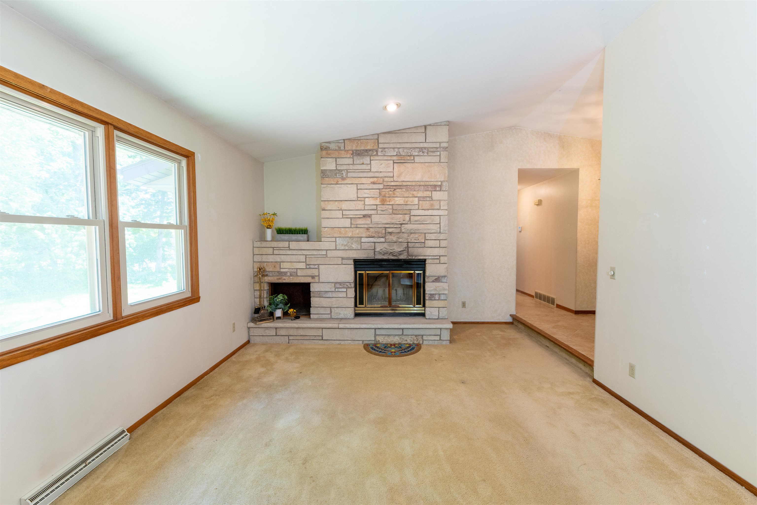 1032 Pilgrim Road Neenah, WI 54956 - Photo 9 of 42