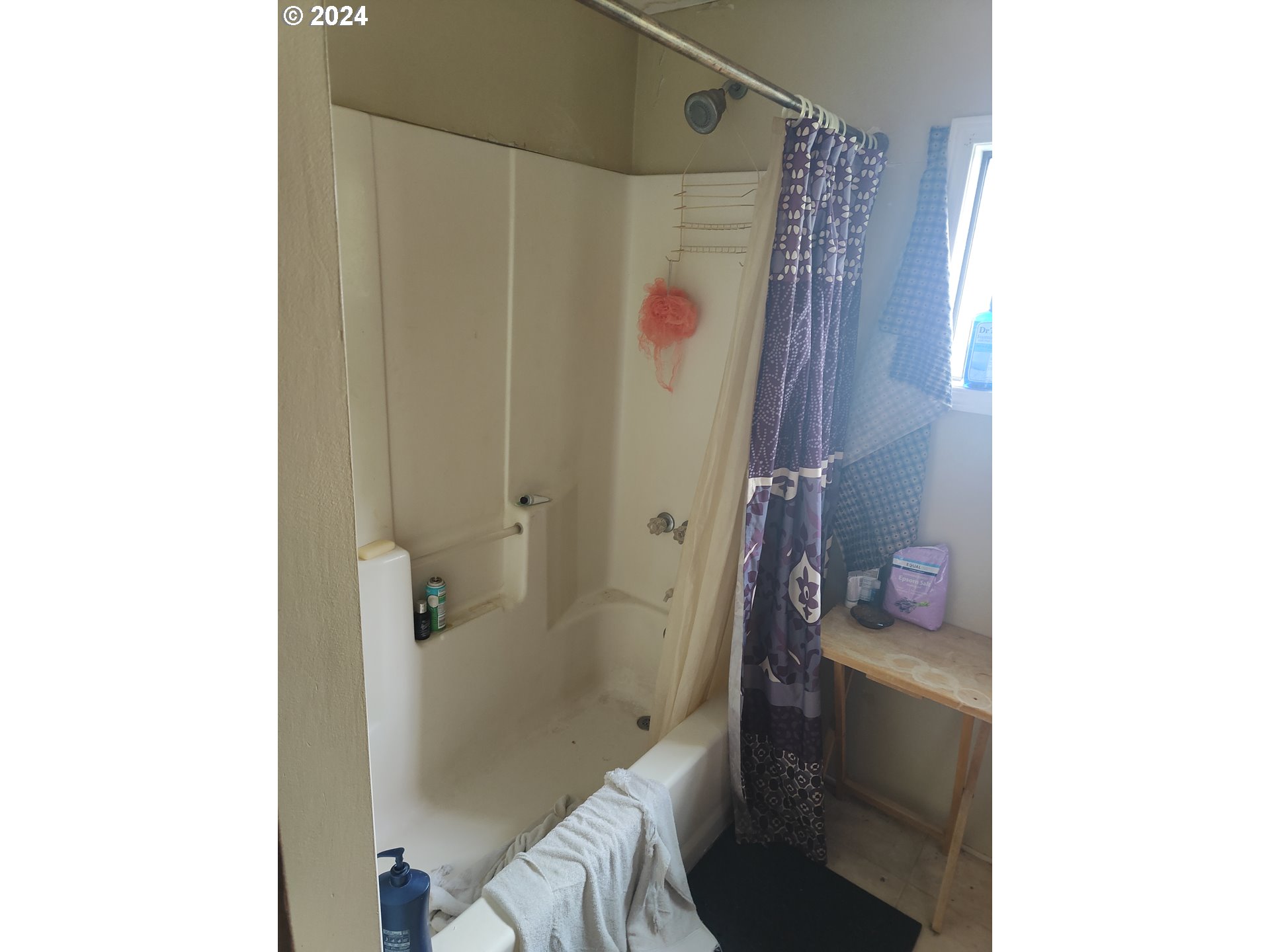244 Bay Road Winlock, WA 98596 - Photo 20 of 29 a bathroom with a shower and a toilet