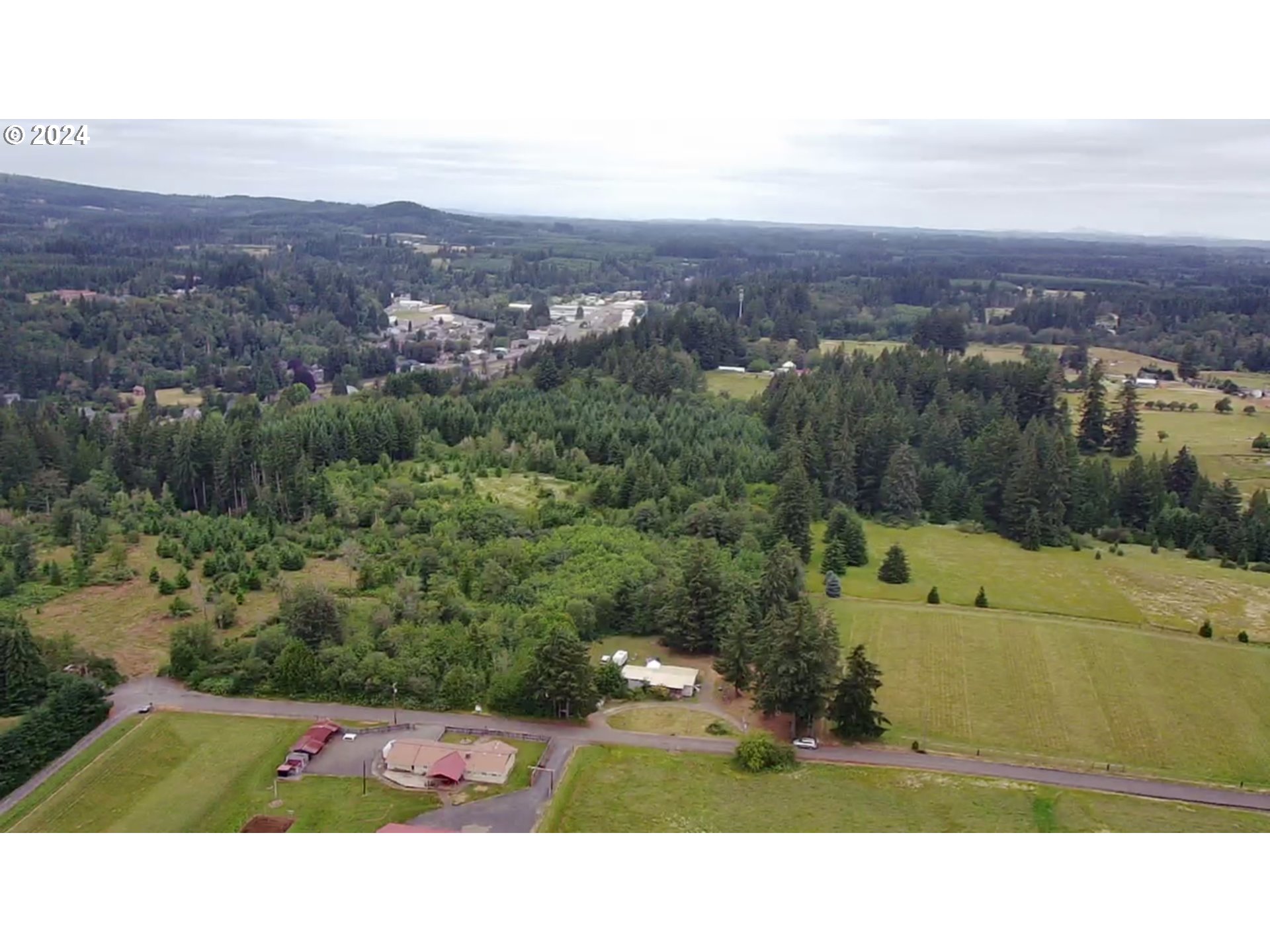 244 Bay Road Winlock, WA 98596 - Photo 2 of 29 a view of city and mountain