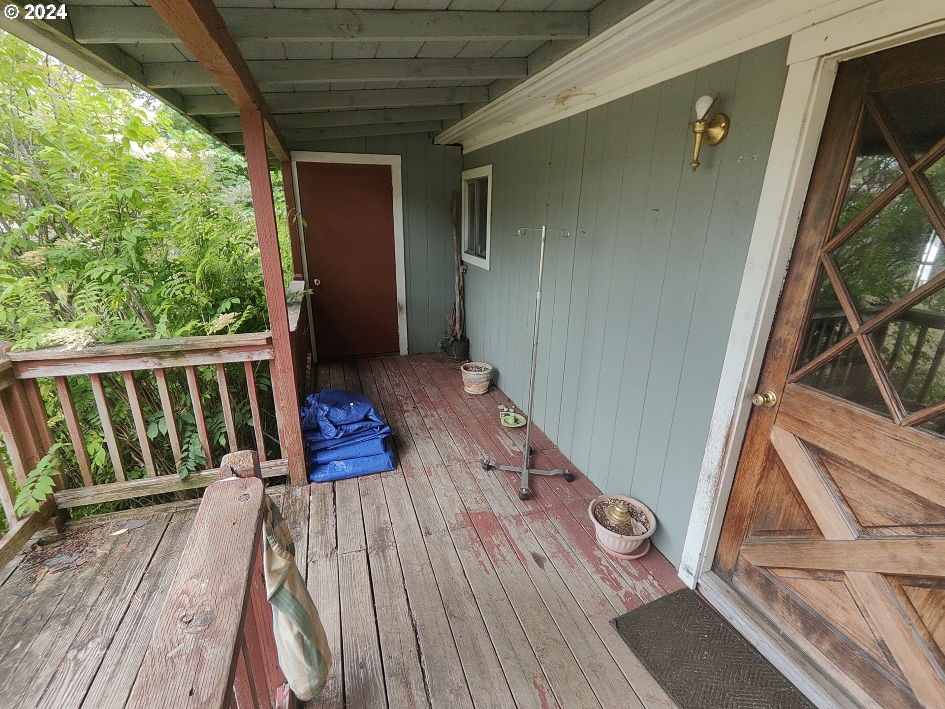 244 Bay Road Winlock, WA 98596 - Photo 3 of 29 a view of entryway with wooden floor