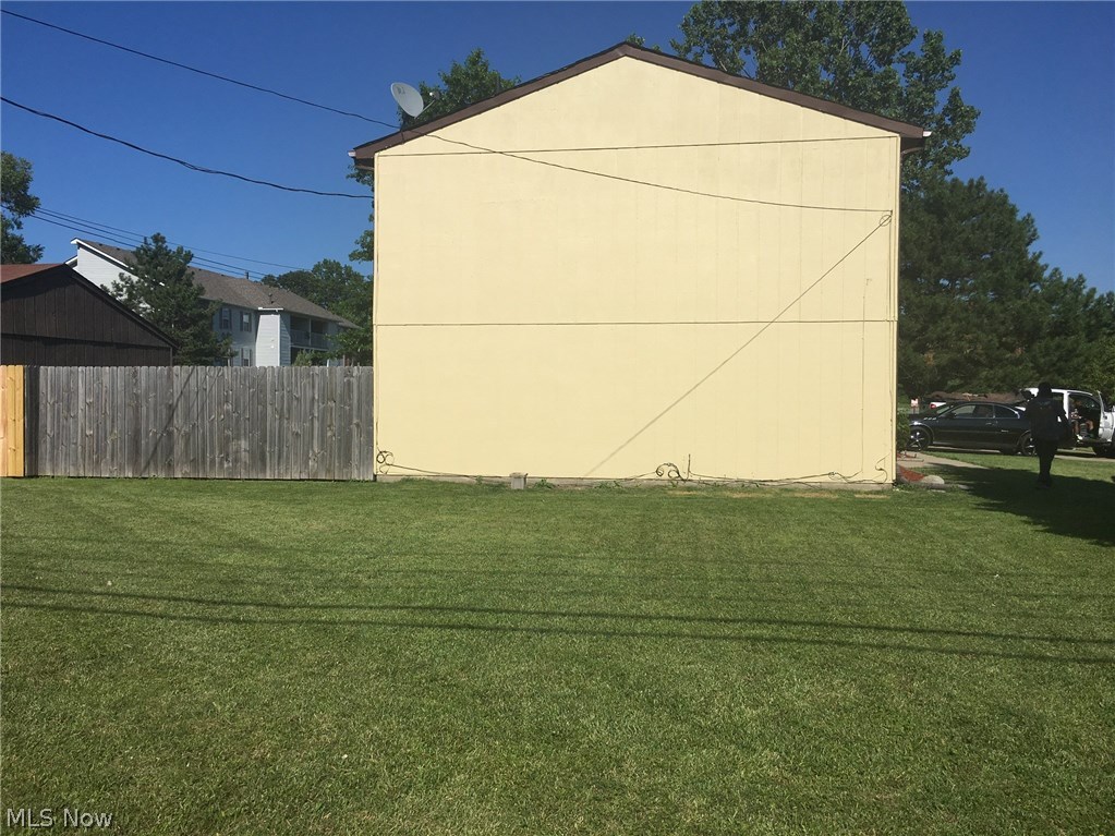 619-621 Root Road Lorain, OH 44052 - Photo 15 of 18