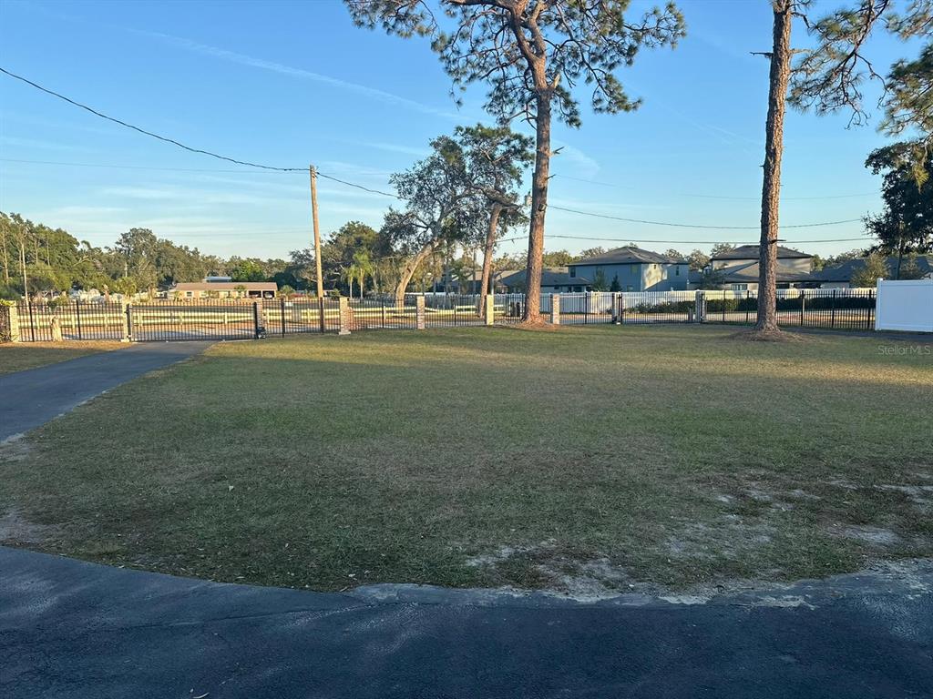 5548 Pine Street Seffner, FL 33584 - Photo 3 of 27