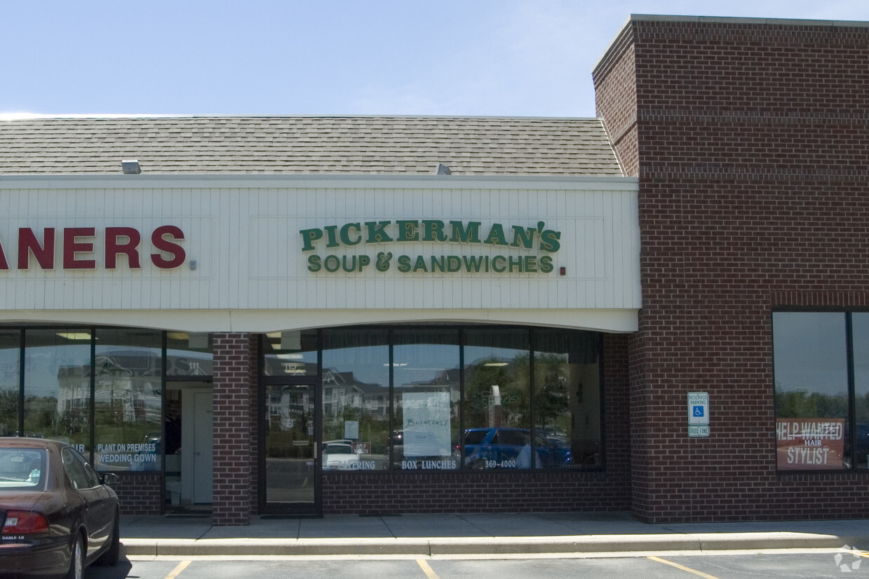 535 Fairway Drive Naperville, IL 60563 - Photo 2 of 3