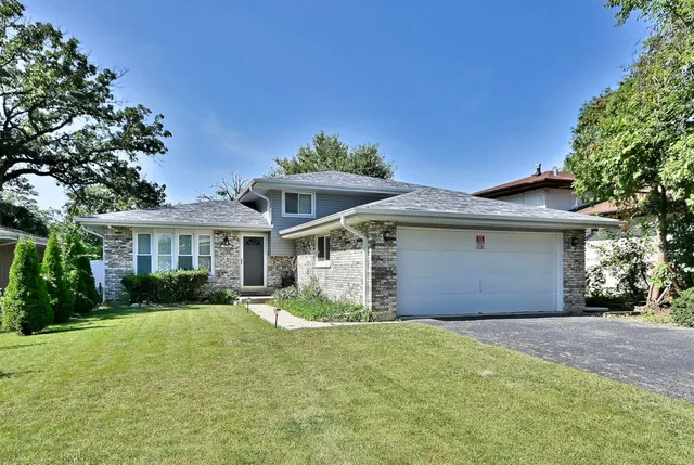 $390,000 | 16138 Lockwood Avenue, Oak Forest, IL 60452