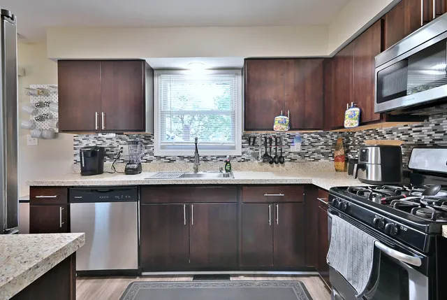 $390,000 | 16138 Lockwood Avenue, Oak Forest, IL 60452