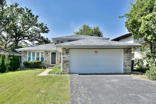 $390,000 | 16138 Lockwood Avenue, Oak Forest, IL 60452
