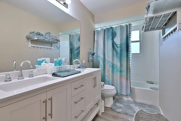 $385,000 | 16138 Lockwood Avenue, Oak Forest, IL 60452