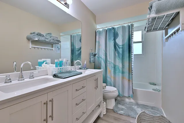 $390,000 | 16138 Lockwood Avenue, Oak Forest, IL 60452