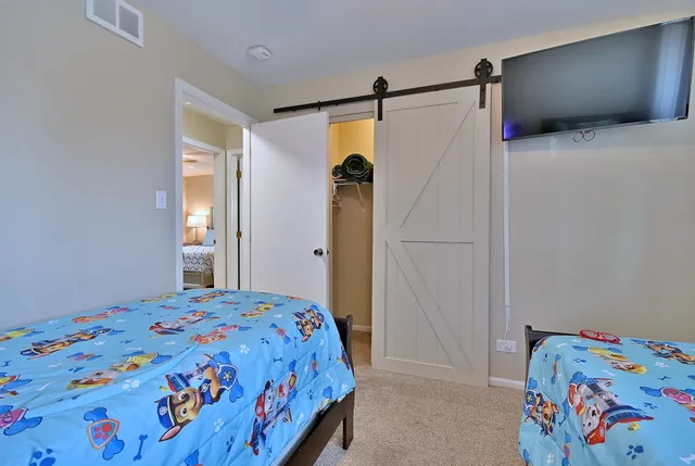 $390,000 | 16138 Lockwood Avenue, Oak Forest, IL 60452