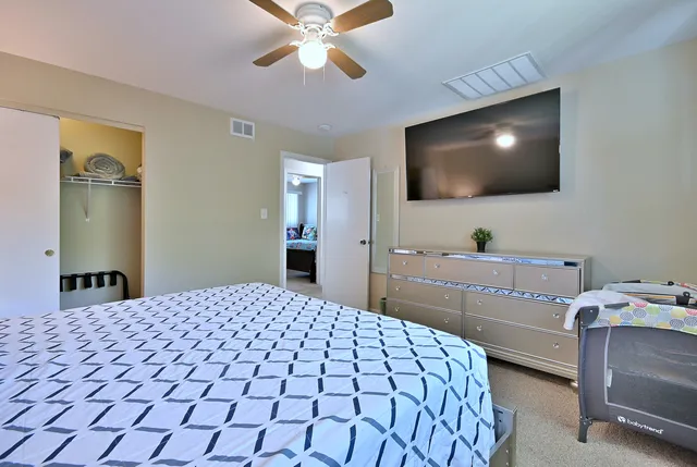 $390,000 | 16138 Lockwood Avenue, Oak Forest, IL 60452