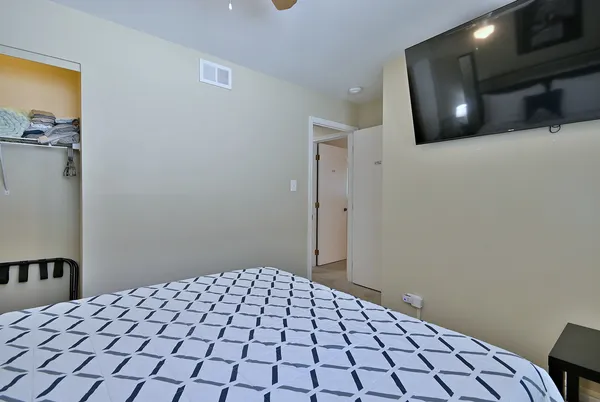 $385,000 | 16138 Lockwood Avenue, Oak Forest, IL 60452