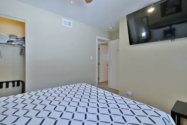 $390,000 | 16138 Lockwood Avenue, Oak Forest, IL 60452