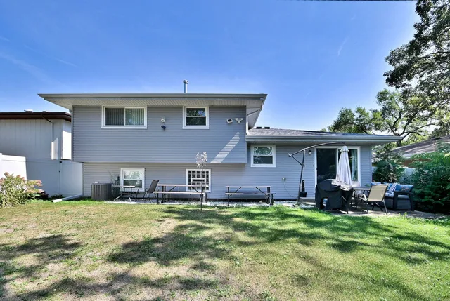 $390,000 | 16138 Lockwood Avenue, Oak Forest, IL 60452