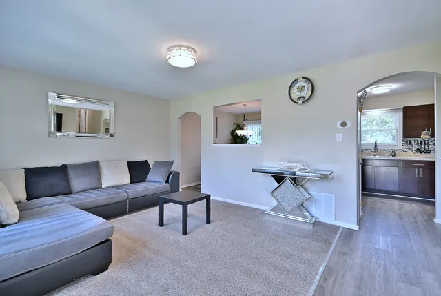 $390,000 | 16138 Lockwood Avenue, Oak Forest, IL 60452