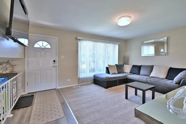 $390,000 | 16138 Lockwood Avenue, Oak Forest, IL 60452