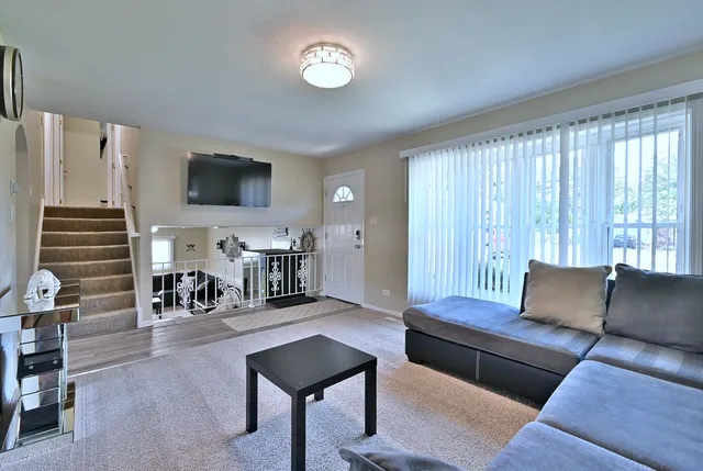 $390,000 | 16138 Lockwood Avenue, Oak Forest, IL 60452