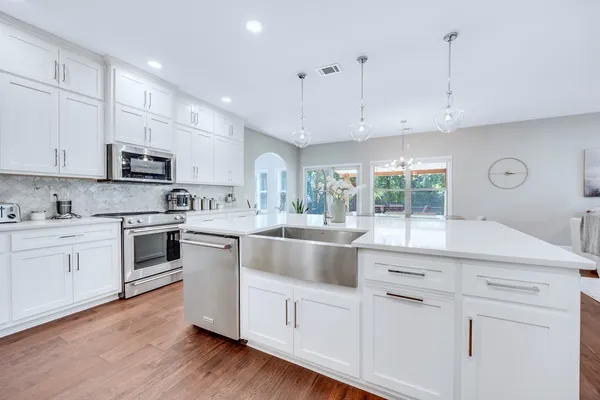 $454,600 | 28 Riverside Drive, Fort Mitchell, AL 36856