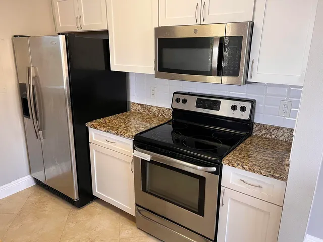 $2,250 | 1000 Scotia Drive, Unit 302, Hypoluxo, FL 33462