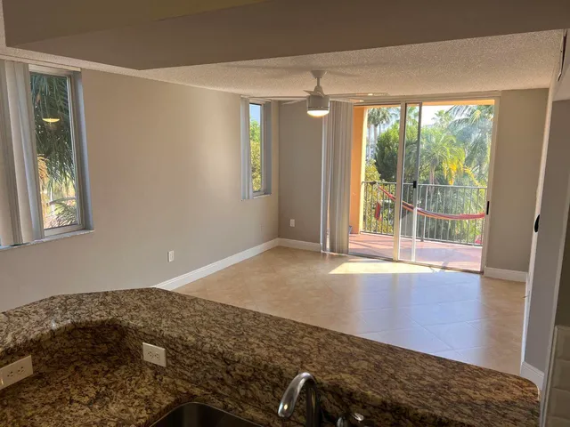 $2,250 | 1000 Scotia Drive, Unit 302, Hypoluxo, FL 33462