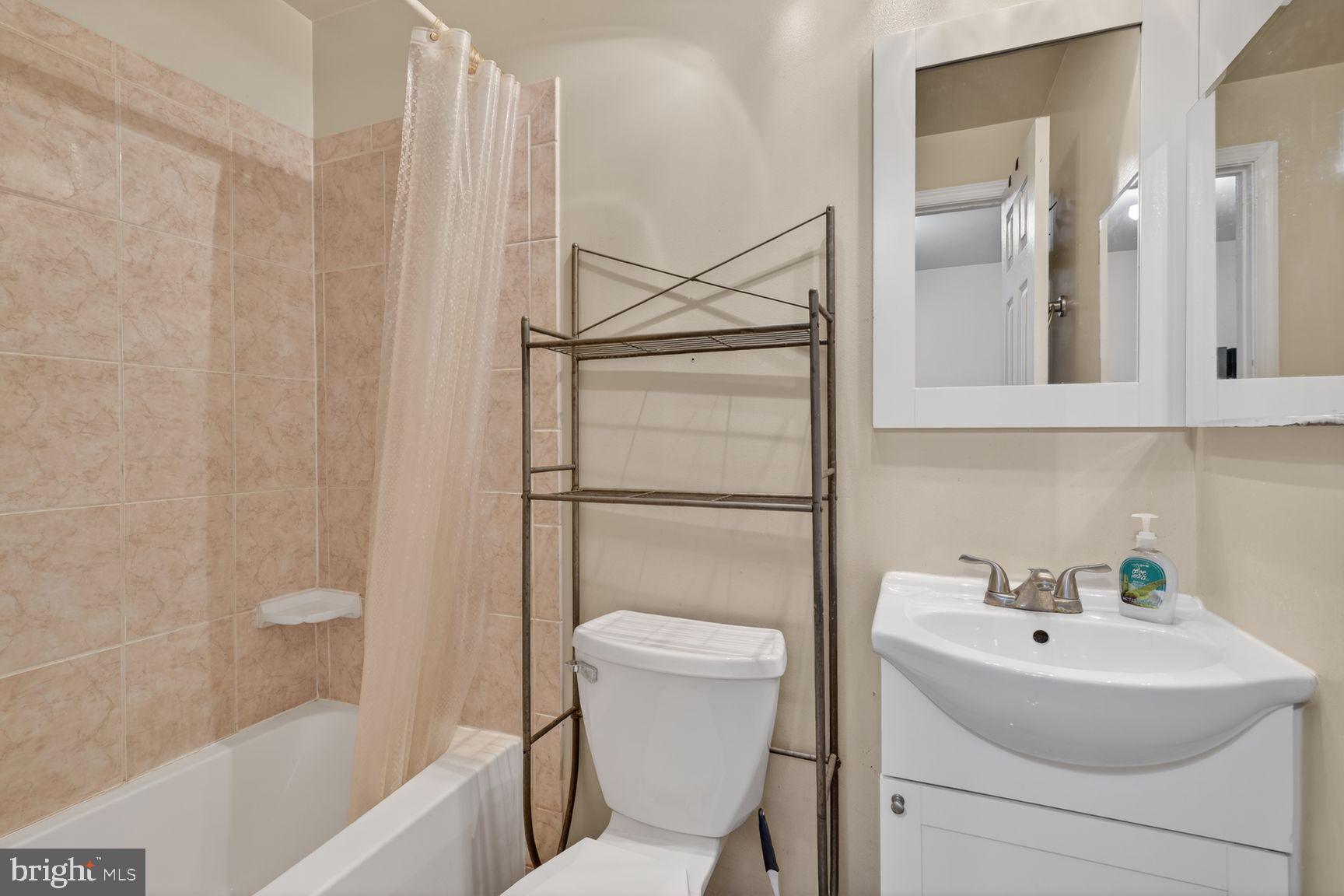 1820 Swann Street Northwest, Unit 4 Washington, DC 20009 - Photo 11 of 15 Bath