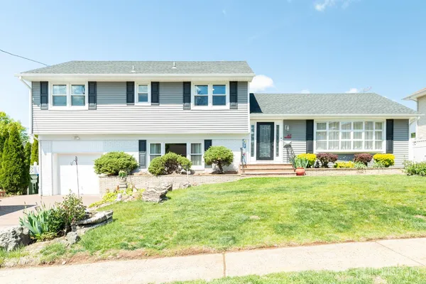 $899,000 | 67 Thomas Place, Edison, NJ 08837