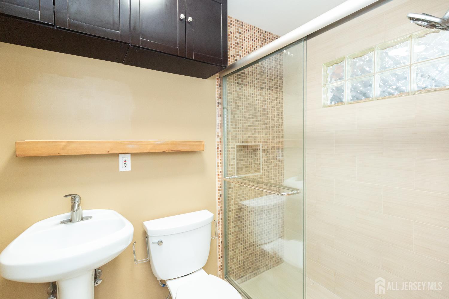 67 Thomas Place Edison, NJ 08837 - Photo 18 of 60