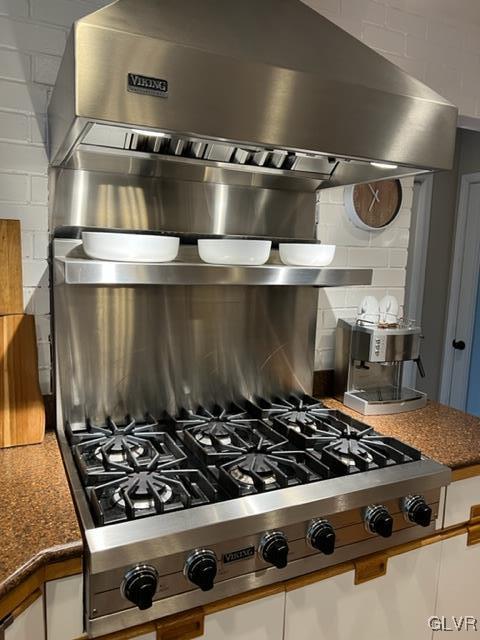 19 Bridle Path Road Bethlehem, PA 18017 - Photo 13 of 34 a stove top oven sitting inside of a kitchen
